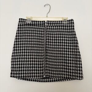 Express Houndstooth Zip-Front Mini Skirt - Black & White